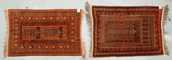 2 Orientbrücken (Turkmenistan), älter, mittelfeine Kn., Flor in insges. gutem Zust.