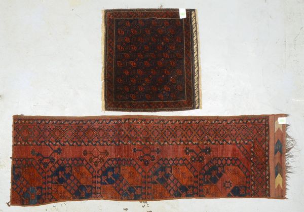 2 turkmen. Teppiche, älter: 1 Belutsch, Maße 82 x 73 cm; und 1x Zeltbeh., Maße 215 x 70 cm