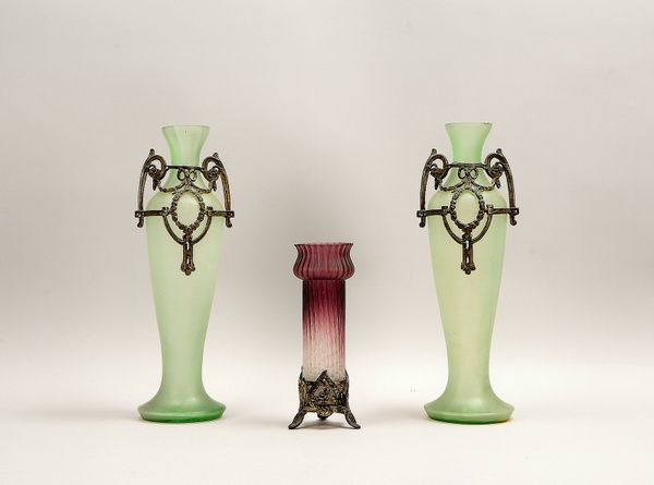 Paar Glasvasen, matt. grünl. Klarglas mit Metall-Mont. in Jugendstil-Ausf.; Höhe 44 cm