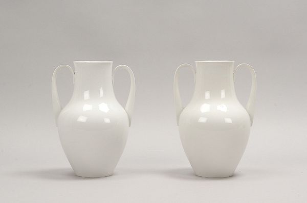 KPM Berlin, Paar Porzellanvasen, Mod. 'Salier', Entw. Siegmund Schütz; Höhe 23 cm