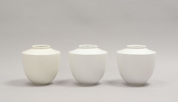 KPM Berlin (I./II. Wahl), 3 Porz.-Vasen, Form 'Großer Bär', Entw. Trude Petri; Höhe 15,5 cm