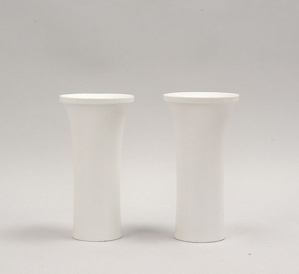 KPM Berlin (I. Wahl), Paar Porz.-Vasen, Form 'Parabel', Entw. Joh. Henke; Höhe 20 cm