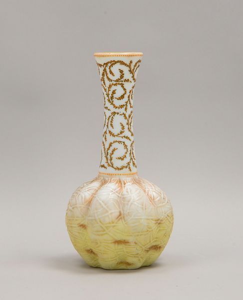 Antike Langhals-Glasvase, kürbisf. Korpus mit Netzstruktur, flor. Emaille-/Goldmalerei