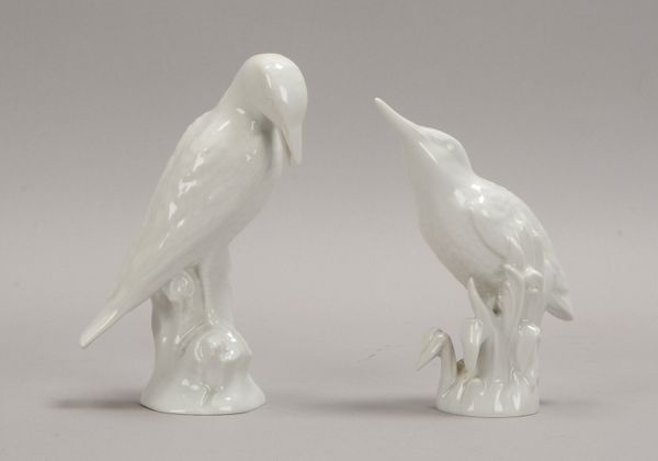 KPM Berlin, 2 Porz.-Figuren: 1x 'Eisvogel', Höhe 15 cm, und 1x 'Specht', Höhe 17 cm