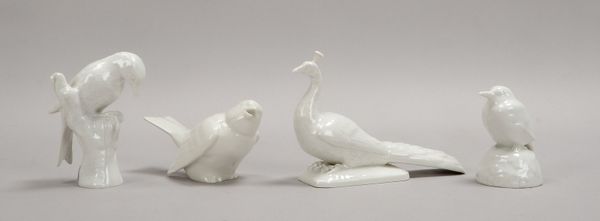 KPM Berlin, 4 Porz.-Figuren: 'Pfau', 'Spatz', 'Meise' und 'Türkisvogel'; Höhe 8 cm - Höhe 10 cm