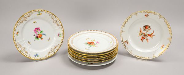 KPM, 9x Speiseteller/flach, jeweils mit individueller Handbemalung; Ø ca. 26 cm
