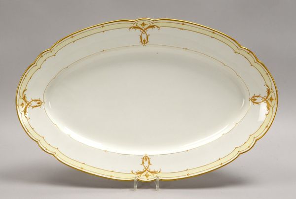 KPM Berlin (I. Wahl), Fleischplatte, 'Augusta', Entw. Julius Mantel; Maße 58 x 36 cm