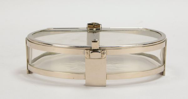 Konfekt-/Gebäckdose, Glas mit Stern beschl., Metallmontur/Silberauflage, mit Glasdeckel
