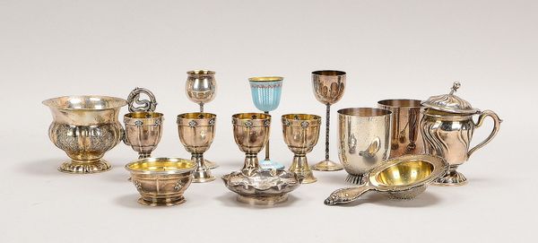 Kl. Silberteile-Konvolut: Eierbecher, Schnapsbecher, einzelnes Teesieb, u.a.; Gew. 738 g