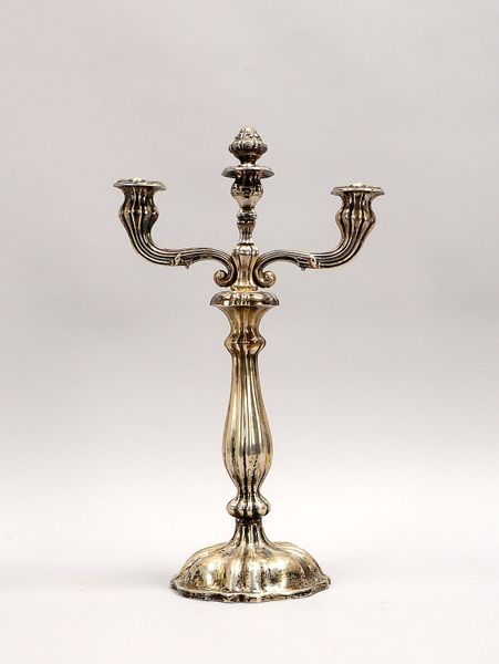 2 Silber-Leuchter, 2-fl. oder 1-fl., gesteckt - ungefüllt!; Höhe 43 cm/Höhe 28 cm, Gew. 540 g