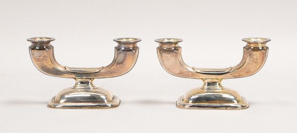 Wilkens, Paar Kerzenleuchter, 835 Silber, 2-fl., Metallplatte - gefüllt!; Gew. 628 g