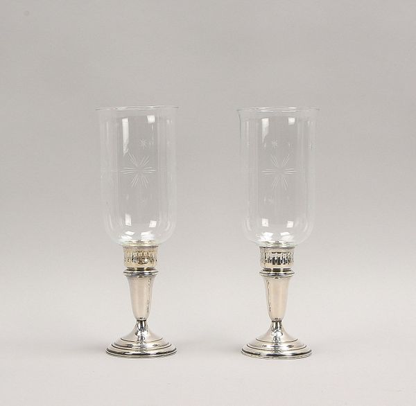 Paar Windlichter, Glasschirme teils m. Sternenschl., Silber-Fuß - gefüllt!; Gew./ohne Glas: 568 g