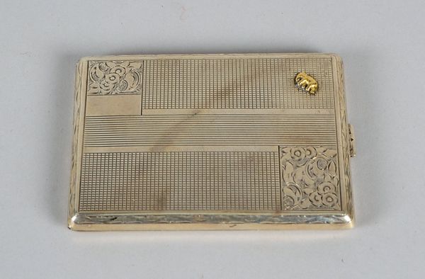 Zigarettenetui, 900 Silber, geometr./flor. Gravurdekor, 'Elefant' in Goldaufl.; Gew. 122 g
