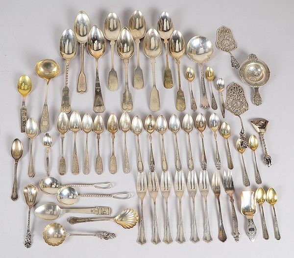 Tafelsilber-Konvolut, versch. Silbergeh./Teile (Speiselöffel, Kaffeelöffel, u.a.); Gew. 1.435 g
