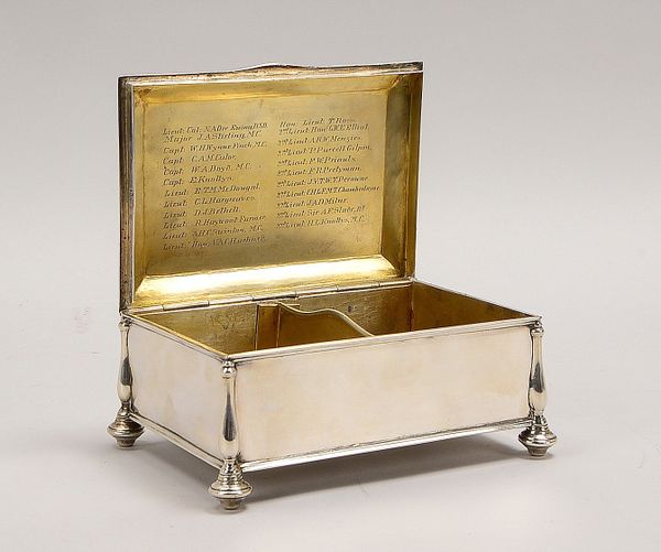 Schatulle, 925 Sterlings., truhenförm., mit Widmung, Deckel innen verg./grav.; Gew. 1.138 g