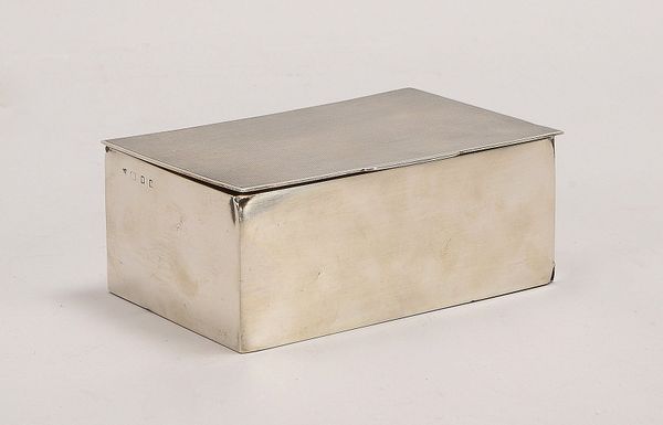 Zigarettendose, 925 Sterlings., rechteck. Korpus mit profil. scharn. Deckel, mit Holz ausgekl.