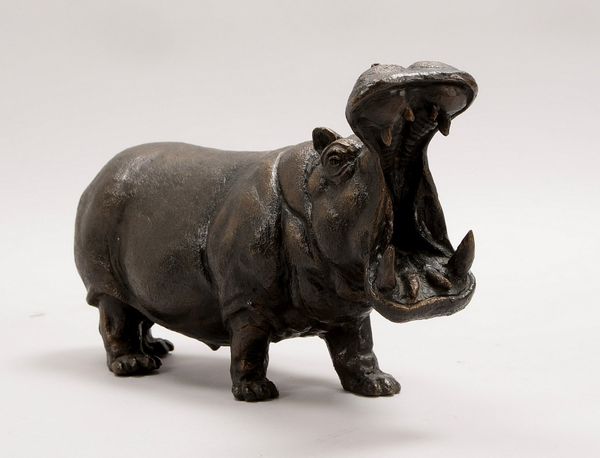 Lipensky, F.J., Bronzeskulptur, 'Nilpferd', Figur unterseitig signiert; Länge 29 cm
