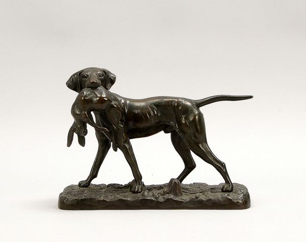 Bronzeskulptur, 'Jagdhund mit Jagdbeute', auf naturalist. Bronze-Plinthe; Länge 28 cm