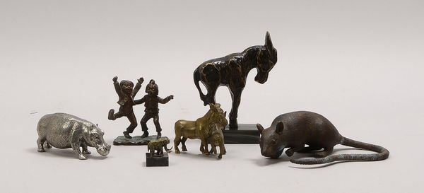 5 Kleinbronzen, versch. Künstler/Ausf.; und kl. Alu-Figur, 'Nilpferd'; Höhe bis 14,5 cm