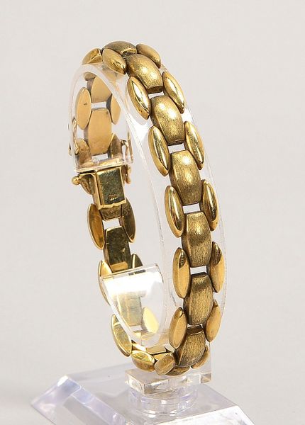 Armband, 333 GG (gest.), Schließe mit doppelter Sicherheitsacht; Länge 19 cm, Gew. 21 g