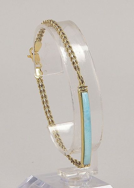 Armband, 585 GG (gest.), mit einzelnem Larimar-Cabochon, mit Karabinerschl.; Gew. 7,30 g