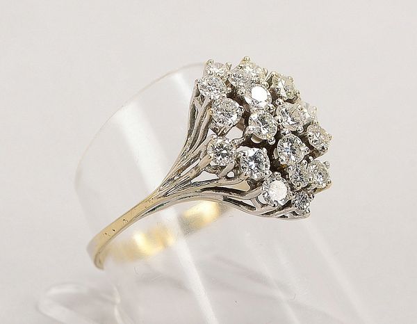 Ring, 585 GG/WG (gest.), mit 18x kl. Brill./ca. 0,58 ct, 'H-I', 'Vs-si'; Gew. 3,04 g - mit Zert.