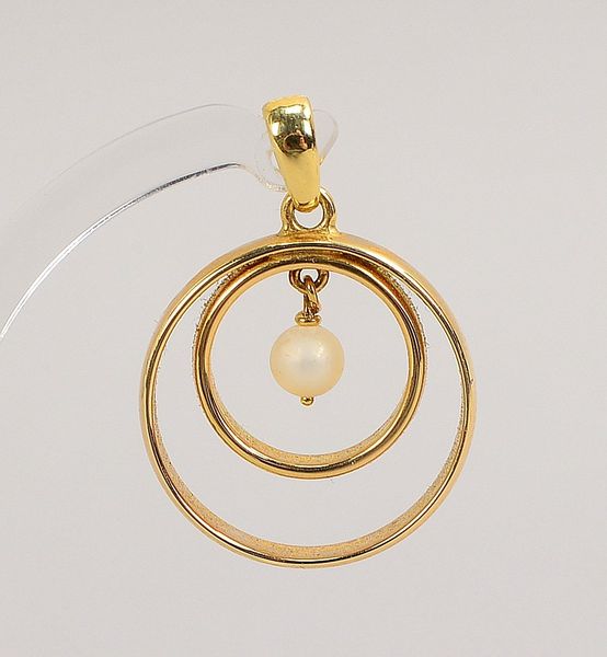 Anh., 585 GG (gest.), aus 2x Eheringen, besetzt mit Perle; Ø 2,3 cm, Gew. 7,90 g