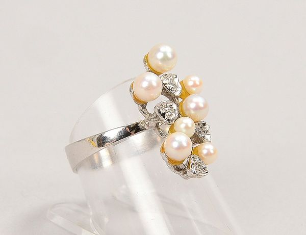 Ring, 585 WG (gest.), mit 7x Perlen und 4x Diamanten; RG 55, Gew. 4,20 g