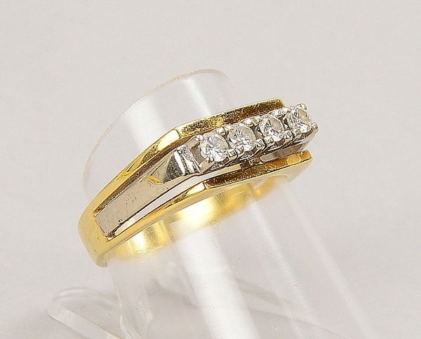 Ring, 585 GG/WG (gest.), mit 4x kl. Brill./ca. 0,20 ct; RG 55, Gew. 4,60 g