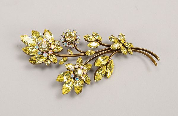 Escada-Schmucknadel/Brosche, mit gr. Peridot-ähnlichem Stein, in orig. Box; Länge 11 cm
