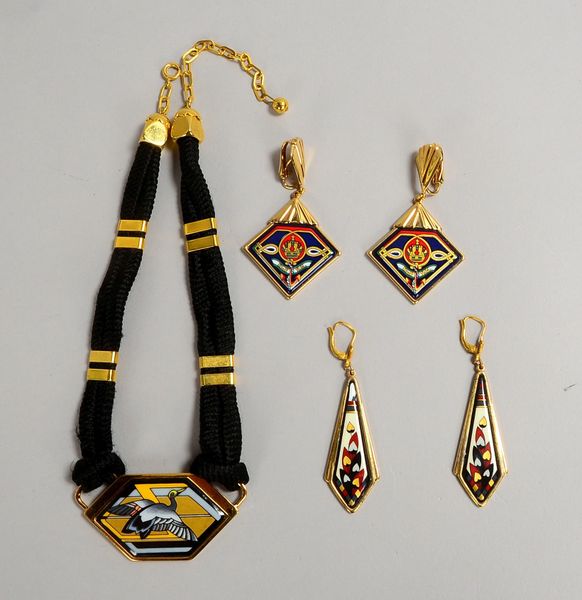 Michaela Frey, Halskette mit integriertem Anh., Paar Ohrhänger und Paar Ohrclips