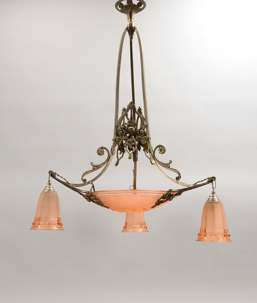 Deckenlampe (wohl Frankreich), 4-fl., mit 4x Glasschirmen; Höhe 85 cm, Ø 60 cm