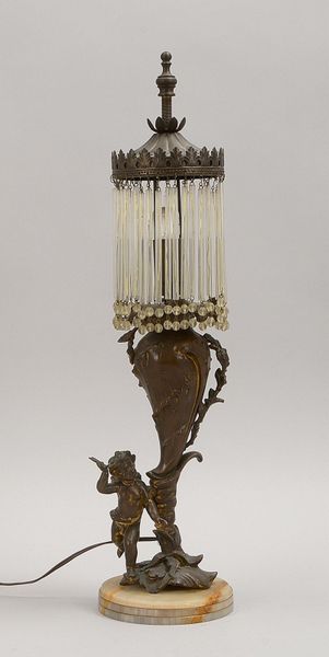 Tischlampe, 1-fl., bronz. Buntmet., figürl. Schaft mit kl. 'Amor', Glasbehang, auf Onyx-Sockel