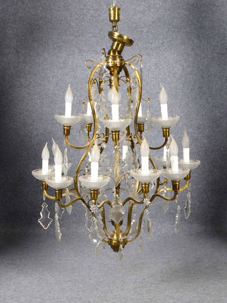 Gr. Kristall-Deckenleuchter, 16-fl., hohe Form, vielf. Glasprismen-Behang; Ø 80 cm