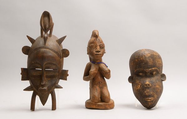 Konvolut afrikan. Holzobjekte (Nigeria, Senufo, u.a.), 1 Skulptur und 2 Masken