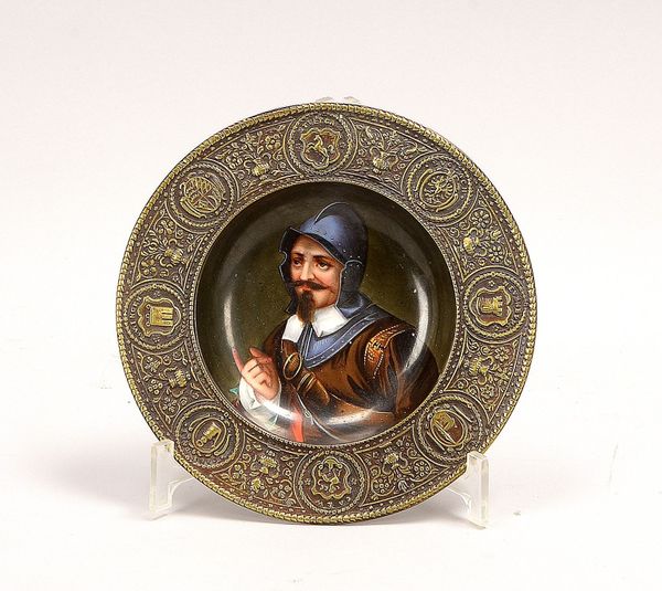Porz.-Wandteller, antik, Spiegel mit Portraitmalerei, Bronze-Montierung als Fahne