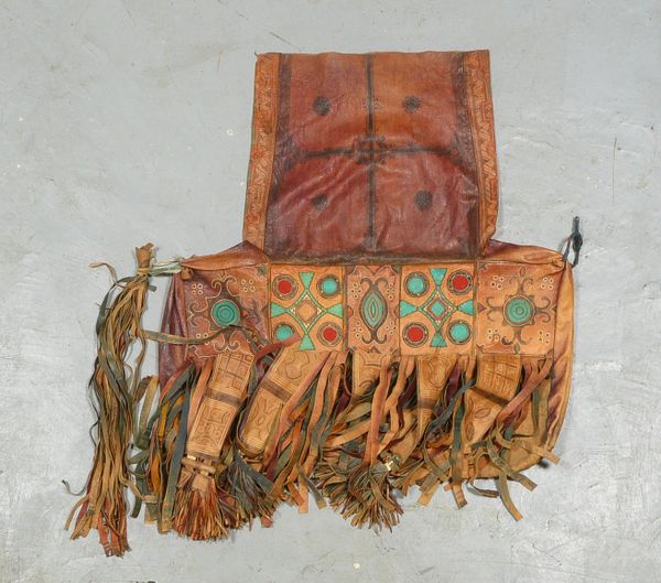 Kamel-Flankentasche (Tuareg), geprägtes Leder, teils bem.; Maße ca. 80 x 80 cm