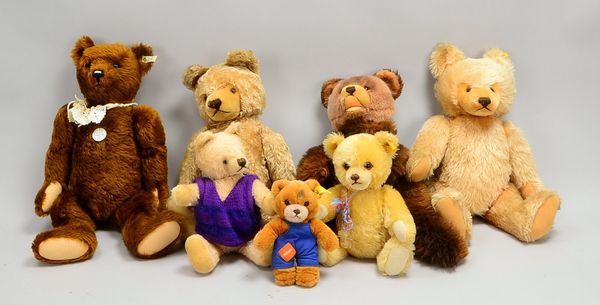 Kleine Sammlung Steiff-Teddybären, verschiedene Ausführungen und Größen, 7 Stück