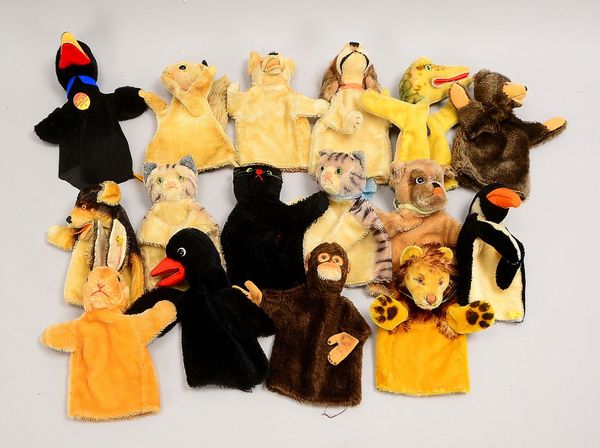 Kl. Slg. Steiff-Handpuppen, versch. Plüschtier-Figuren, 16 Stück - in alter Hutschachtel