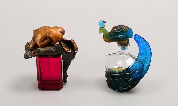 2 Flacons: 1x 'Royales des Champagne', 'Pfau'; 1x 'Les Beaux Arts', kl. Bronze, 'Akt'