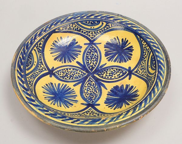 Schale (Marokko), Steinzeug glasiert, Spiegel mit ornament. Dekor in mehrf. Blau; Ø 30 cm