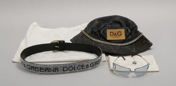 D&G, 3 Designer-Accessoires: Sonnenhut, Gr. 'M'; Sonnenbrille, 'DG 4675', und Ledergürtel