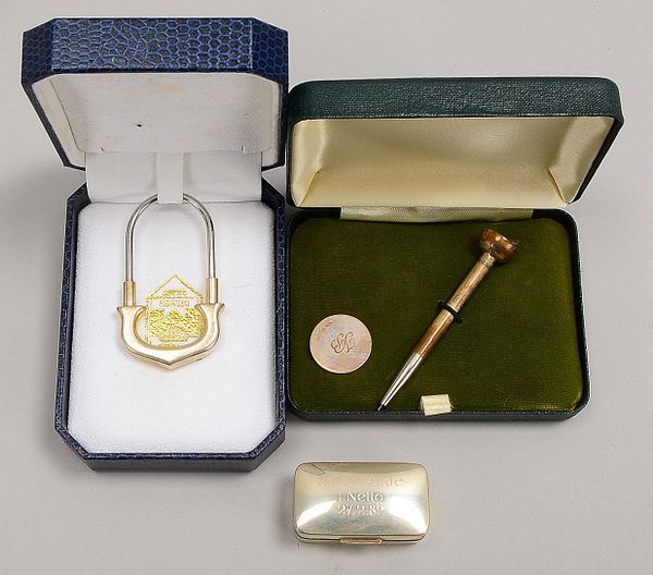 Drehbleist., 925 Sterlings., in Box; Pillenbox, 800 Silber; und Schlüsselanh., in Box