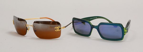 2 Coco Chanel-Sonnenbrillen, 1x '4017 D', 'C-125-29'; 1x '5031', 'C 606/3M', im Beutel