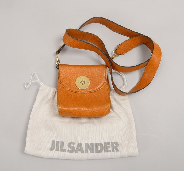 Jil Sander-Schultertasche, 'Derby', helles Tabakbraun, mit Trageriemen; Maße 13 x 13 cm