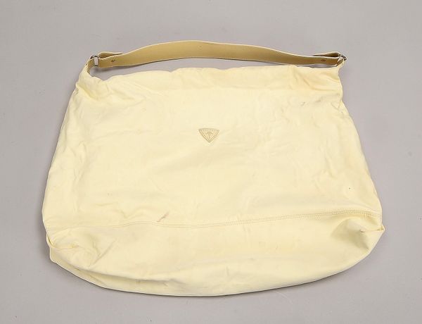 Joop-Schultertasche, cremef. Außenbezug, Leder-Schulterriemen; Maße 50 x 30 cm