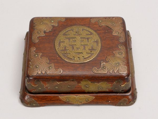 3-tlg. Schatulle, antik, Edelholz mit vielf. Messing-Appl.; Maße 14 x 11 x 5 cm