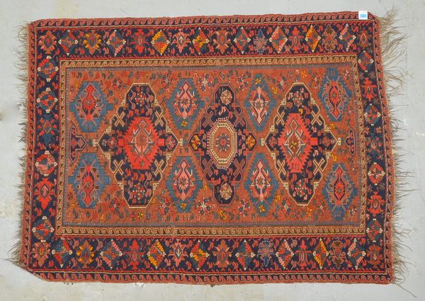Antiker Sumakh (Kaukasus), in teils farbkräftiger geometrischer Musterung