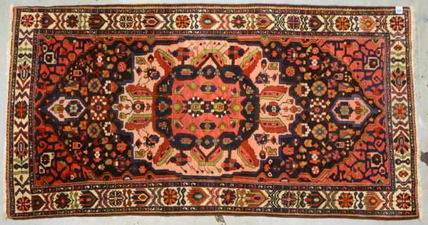 Bakhtiari (Iran), ringsum komplett, hochflorig - in gutem Zustand; Maße 307 x 165 cm