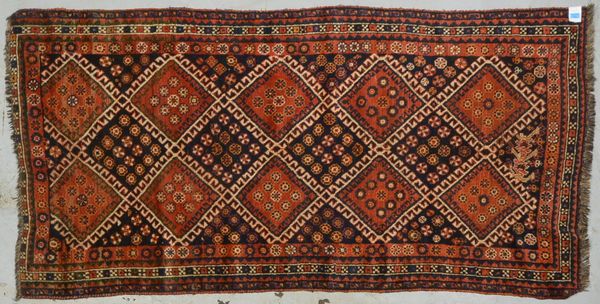 Gashgai-Brücke, älter; Maße 240 x 120 cm (im Flor mit leichten Gebrauchsspuren)